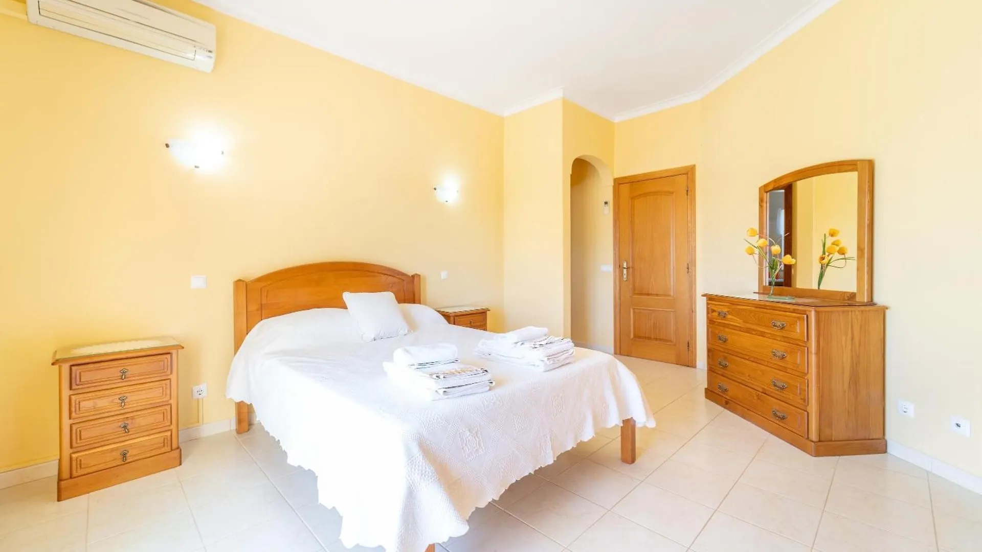 Filomena Golf Paradise Guia  Villa